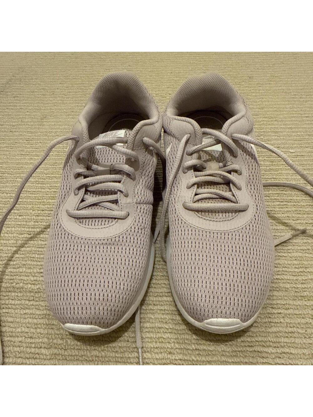 Women’s Size 9 Nike Athletic Sneaker